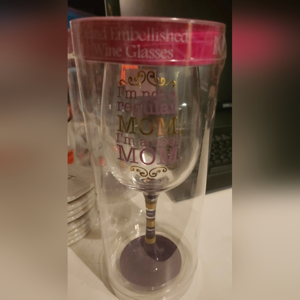 Cool mom wine glass